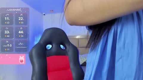 Snapshot of larsonmia chatting on 10.03.25 MIA online show from 10.03.25