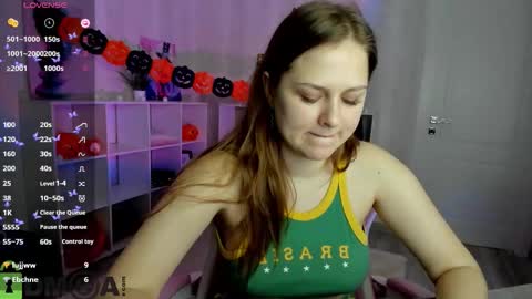 Snapshot of lasly_fox chatting on 10.28.25 Leslie GTM2 Mon Tue Sat 0300am-1000am Thu and Sun 0900am-1600pm. online show from 10.28.25