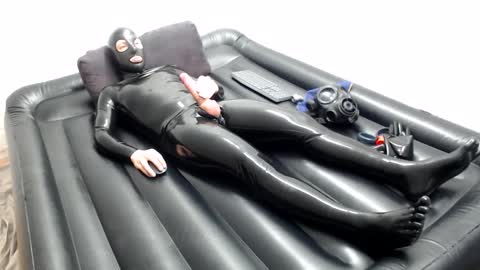 Snapshot of latexboy93 chatting on 10.22.25 Latexboy93 online show from 10.22.25