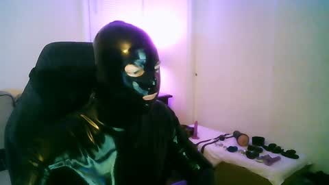 Snapshot of latexminheadroom chatting on 01.02.25 latexminheadroom online show from 01.02.25