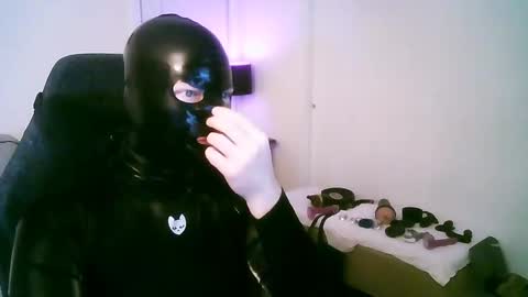 Snapshot of latexminheadroom chatting on 03.08.25 latexminheadroom online show from 03.08.25