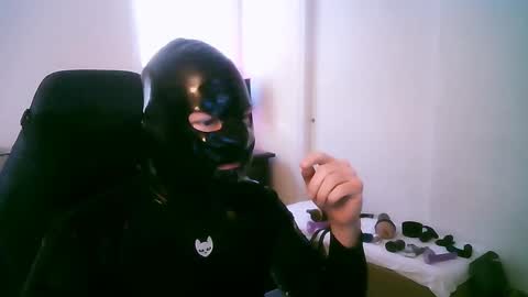 Snapshot of latexminheadroom chatting on 03.09.25 latexminheadroom online show from 03.09.25