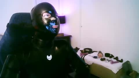 Snapshot of latexminheadroom chatting on 03.10.25 latexminheadroom online show from 03.10.25