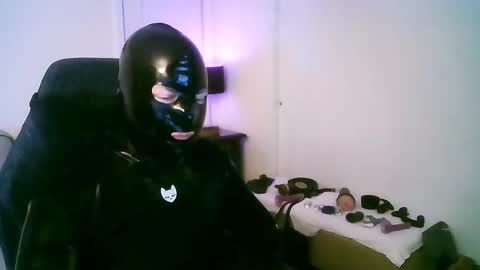 Snapshot of latexminheadroom chatting on 03.10.25 latexminheadroom online show from 03.10.25