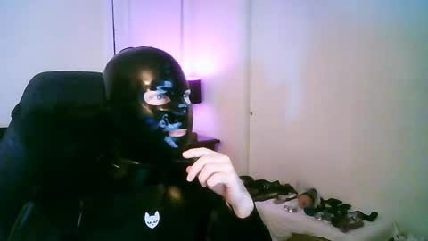 Snapshot of latexminheadroom chatting on 09.18.25 latexminheadroom online show from 09.18.25