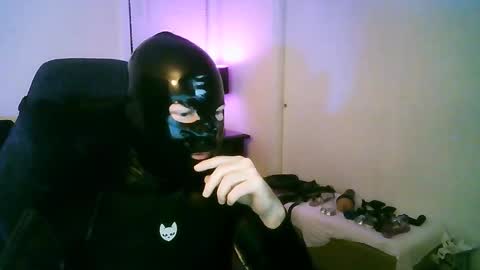 Snapshot of latexminheadroom chatting on 10.05.25 latexminheadroom online show from 10.05.25