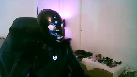 Snapshot of latexminheadroom chatting on 10.15.25 latexminheadroom online show from 10.15.25