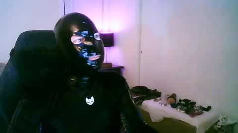 Snapshot of latexminheadroom chatting on 10.16.25 latexminheadroom online show from 10.16.25
