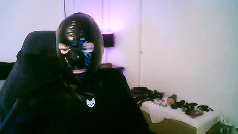 Snapshot of latexminheadroom chatting on 10.26.25 latexminheadroom online show from 10.26.25