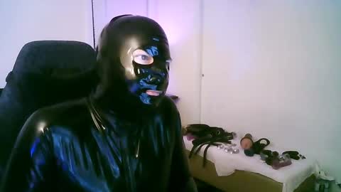 Snapshot of latexminheadroom chatting on 10.27.25 latexminheadroom online show from 10.27.25