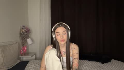 Snapshot of latiaburtenshaw chatting on 04.01.26 Liza online show from 04.01.26