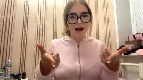 Mia online show from 06.20.26