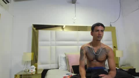 Snapshot of latin_couple20y chatting on 05.02.26 Johana y Santiago online show from 05.02.26