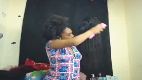 Snapshot of latin_rihanna_j chatting on 02.23.25 karen online show from 02.23.25