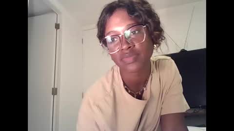 latina033 online show from 10.26.25