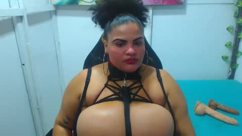 Snapshot of latina_bigboos12 chatting on 05.22.26 latina_bigboos12 online show from 05.22.26