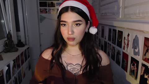 Snapshot of latina_mia chatting on 12.16.24 miiiiiiaaaa online show from 12.16.24