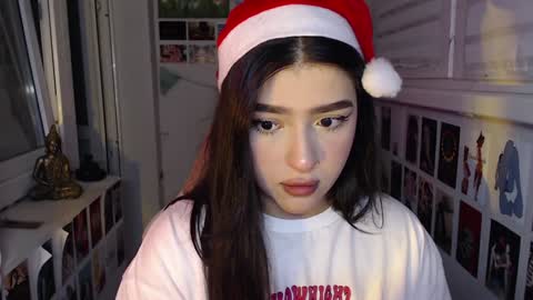 Snapshot of latina_mia chatting on 12.25.24 miiiiiiaaaa online show from 12.25.24