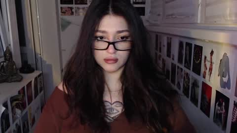 Snapshot of latina_mia chatting on 01.08.25 miiiiiiaaaa online show from 01.08.25