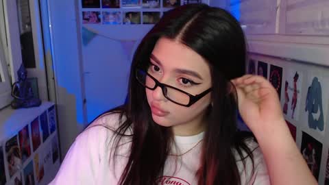 Snapshot of latina_mia chatting on 01.12.25 miiiiiiaaaa online show from 01.12.25