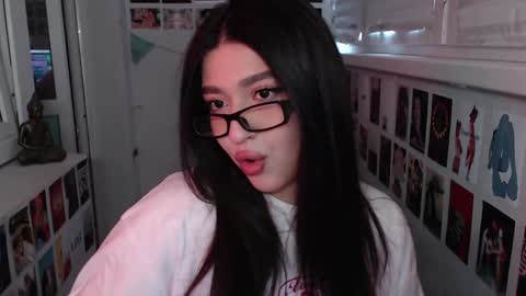 Snapshot of latina_mia chatting on 01.12.25 miiiiiiaaaa online show from 01.12.25