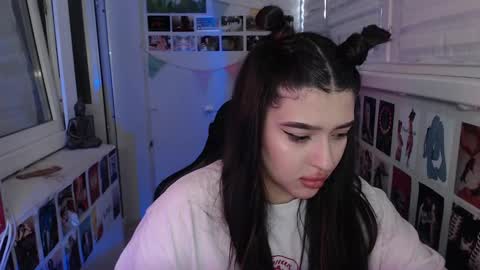 Snapshot of latina_mia chatting on 02.09.25 miiiiiiaaaa online show from 02.09.25