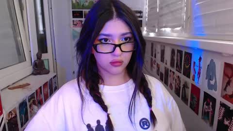 Snapshot of latina_mia chatting on 02.11.25 miiiiiiaaaa online show from 02.11.25