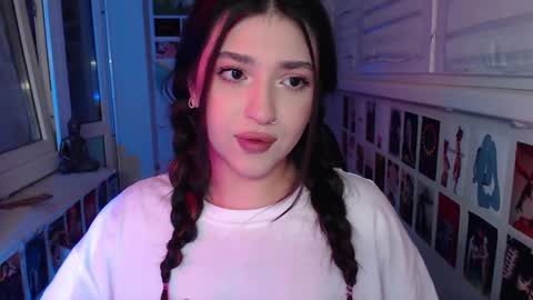 Snapshot of latina_mia chatting on 02.13.25 miiiiiiaaaa online show from 02.13.25