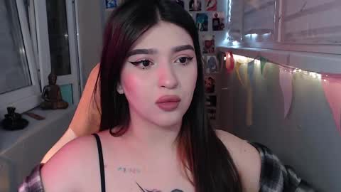 Snapshot of latina_mia chatting on 02.19.25 miiiiiiaaaa online show from 02.19.25