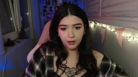 Snapshot of latina_mia chatting on 02.25.25 miiiiiiaaaa online show from 02.25.25