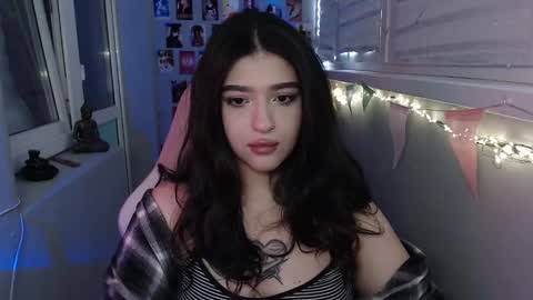 Snapshot of latina_mia chatting on 02.25.25 miiiiiiaaaa online show from 02.25.25