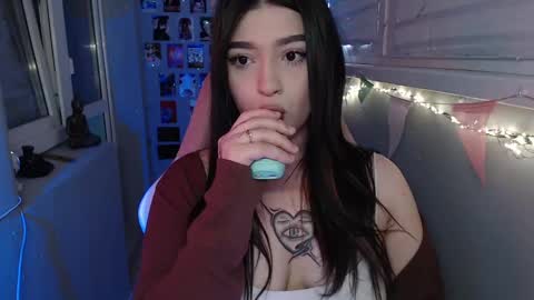 Snapshot of latina_mia chatting on 03.04.25 miiiiiiaaaa online show from 03.04.25