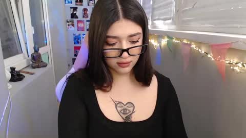 Snapshot of latina_mia chatting on 03.06.25 miiiiiiaaaa online show from 03.06.25