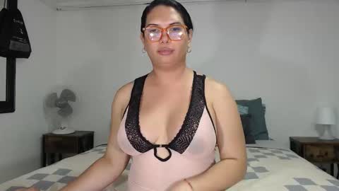 Snapshot of latinaflower_ts chatting on 05.31.26 FLOR SALVAJE online show from 05.31.26