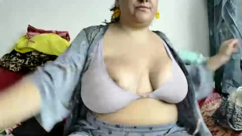 latinagoddess_isa online show from 09.28.25