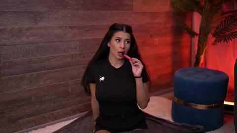 Latina online show from 11.29.25