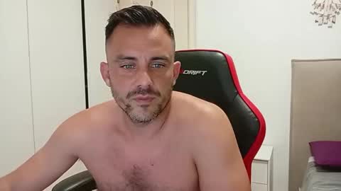 LatinBlueBoy online show from 09.17.25