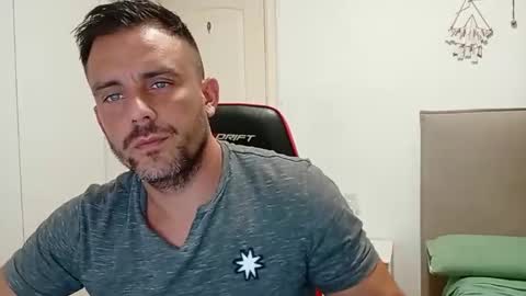 LatinBlueBoy online show from 09.21.25
