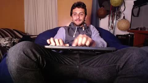 Snapshot of latincurious0 chatting on 10.11.25 Juanito online show from 10.11.25