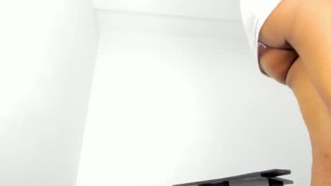 Snapshot of latinebonyts chatting on 11.13.25 latinebonyts online show from 11.13.25