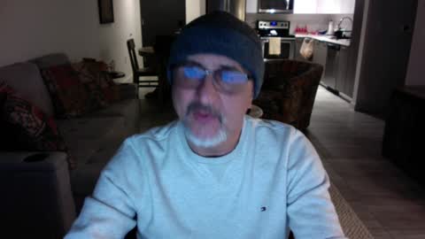 QS - INDEPENDENT MODEL online show from 12.08.24