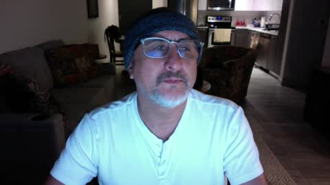 QS - INDEPENDENT MODEL online show from 01.27.25
