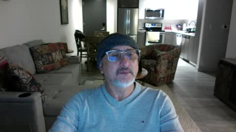 QS - INDEPENDENT MODEL online show from 02.12.25