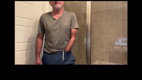 Snapshot of latinnous chatting on 10.26.25 QS - INDEPENDENT MODEL online show from 10.26.25