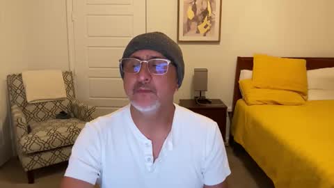 Snapshot of latinnous chatting on 11.07.25 QS - INDEPENDENT MODEL online show from 11.07.25