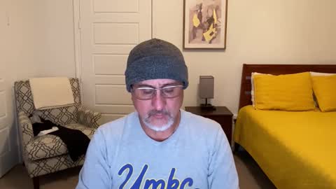 Snapshot of latinnous chatting on 11.12.25 QS - INDEPENDENT MODEL online show from 11.12.25