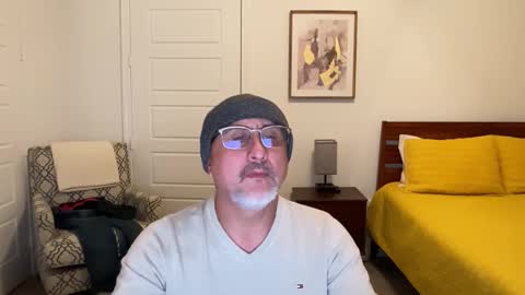 Snapshot of latinnous chatting on 11.13.25 QS - INDEPENDENT MODEL online show from 11.13.25