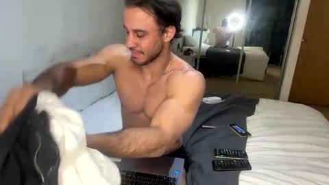 Snapshot of latino_rodri chatting on 04.17.26 latino_rodri online show from 04.17.26