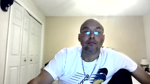 Snapshot of latinoinfla chatting on 10.05.25 latinoinfla online show from 10.05.25