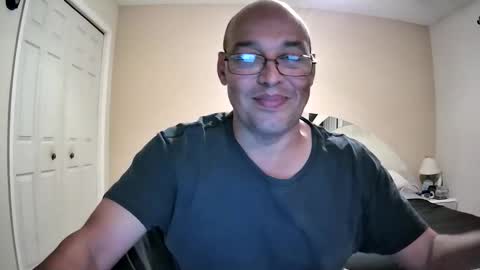 Snapshot of latinoinfla chatting on 10.08.25 latinoinfla online show from 10.08.25